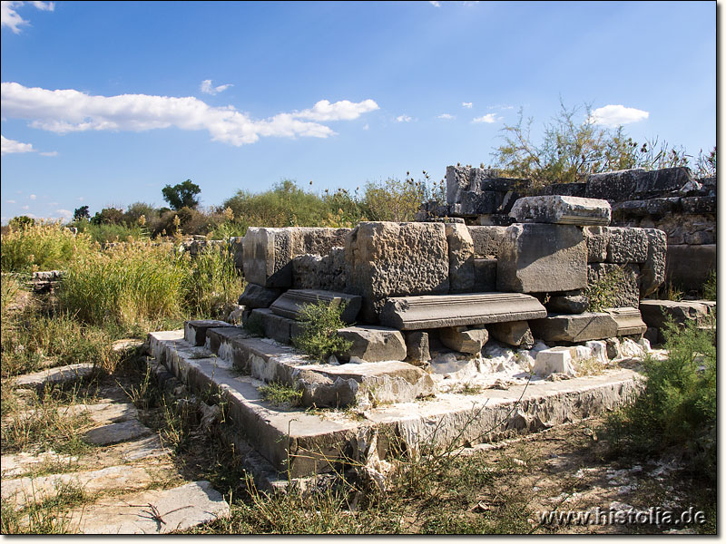Milet in Karien - Die Fundamente des Markttores; das Tor selbst ist im Pergamon-Museum in Belin zu sehen