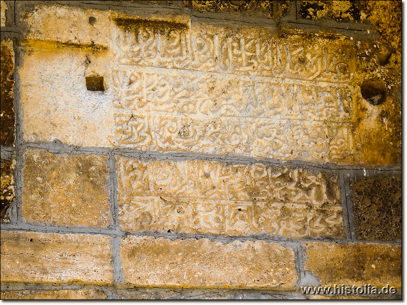 Karawanserei Dokuzun-Han in Lykaonien - Bauinschrift über dem Eingangsportal der Karawanserei