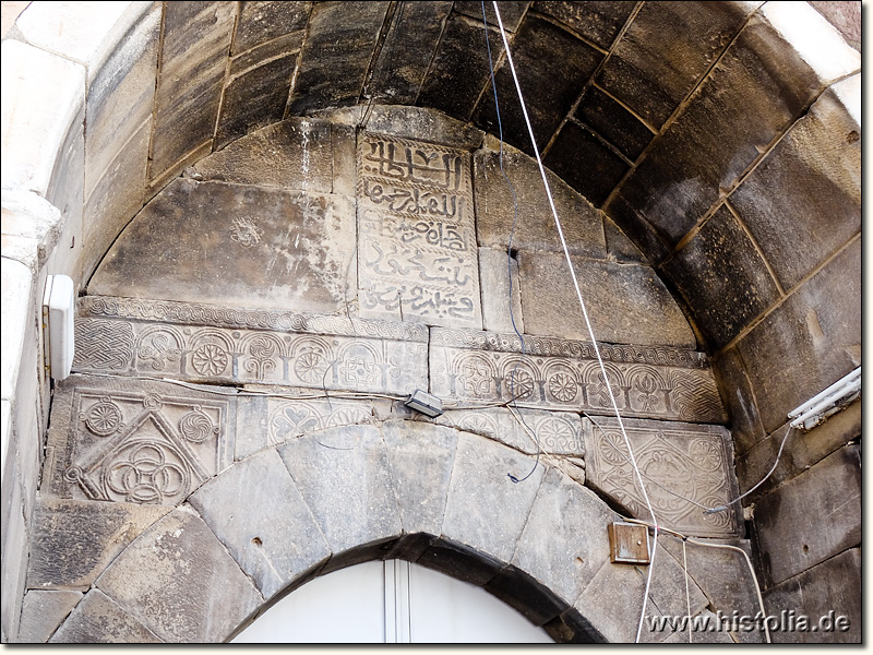 Karawanserei Kadin-Han in Lykaonien - Verzierungen, Ornamente und die Bauinschrift am Eingangsportals der Karawanserei
