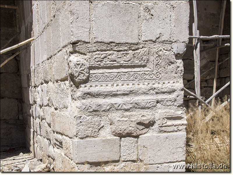 Karawanserei Obruk-Han in Lykaonien - Verbaute Spolie: Türsturz mit Kreuzsymbol einer byzantinisch/christlichen Kirche