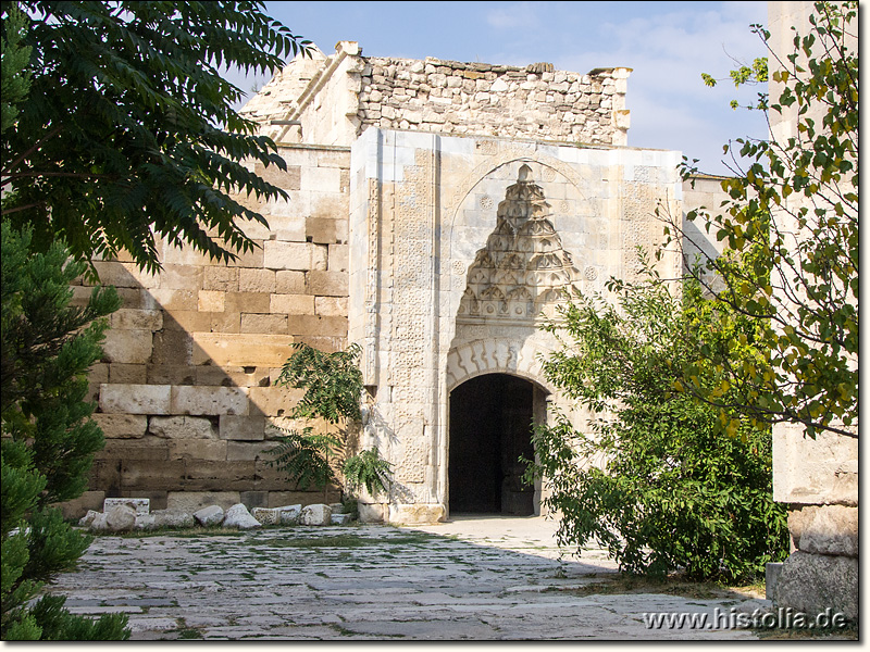 Karawanserei Sultan-Han in Lykaonien - Das verzierte Portal vom ummauerten Innenhof der Karawanserei zur geschlossenen Halle