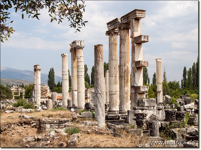 Aphrodisias in Karien - Säulen und Architrave aus dem Aphrodite-Tempel in Aphrodisias