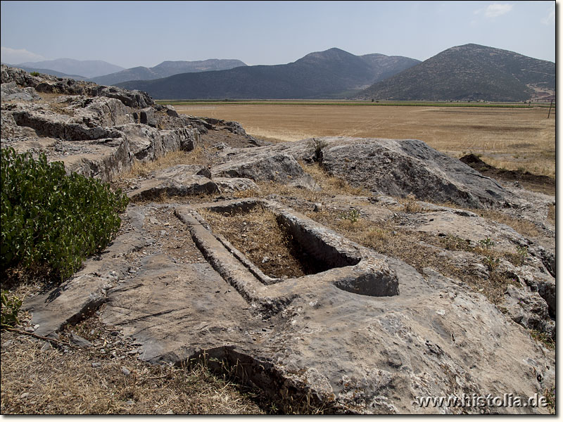 Apollonia Salbake in Karien - Ein in den Fels geschlagener Sarkophag in der Nekropole von Apollonia Salbake