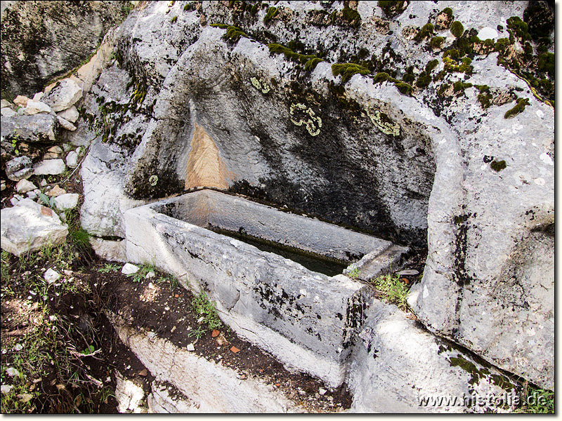 Balbura in Karien - Sarkophag mit Nische aus einer Felswand gehauen