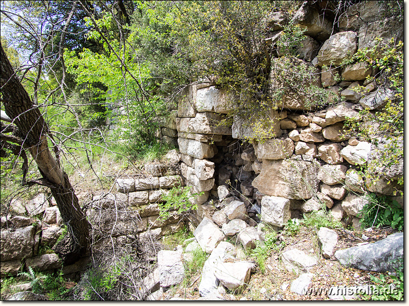 Bubon in Karien - Stützmauer unterhalb der Agora