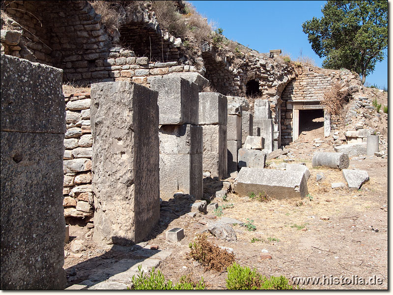 Ephesos in Karien - Eine Reihe von Geschäfts- und Lagerräumen im östlichen Stadtgebiet von Ephesos