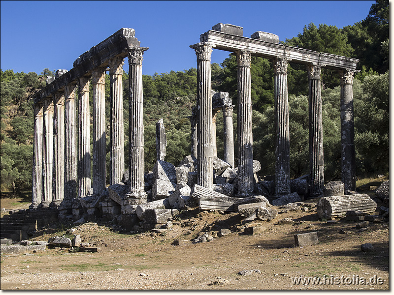 Euromos in Karien - West- und Nordseite des Zeus-Tempels von Euromos