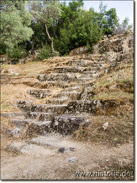Herakleia Latmos in Karien - Treppe und Sitzstufen im schlecht erhaltenen Theater von Herakleia Latmos