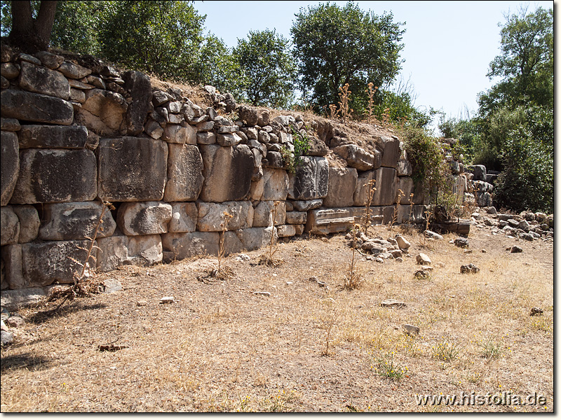 Herakleia Salbake in Karien - Aus Spolien erstellte Feldmauer mit teils sehr großen Steinblöcken