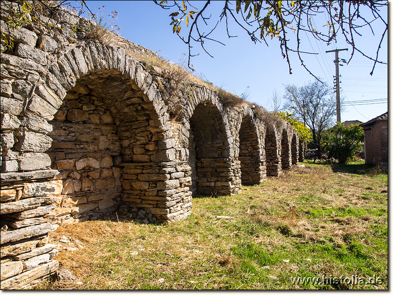 Iassos in Karien - Aquädukt-Bögen hinter dem kleinen Museum von Kiyikislacik