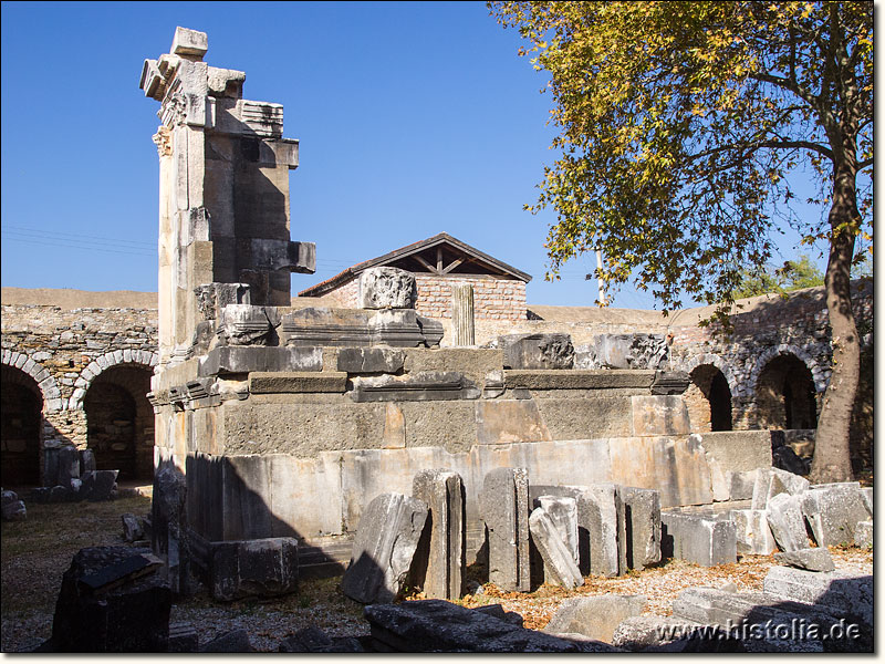 Iassos in Karien - Aufwändiges römisches Grabmal / Grabhaus im kleinen Museum von Kiyikislacik