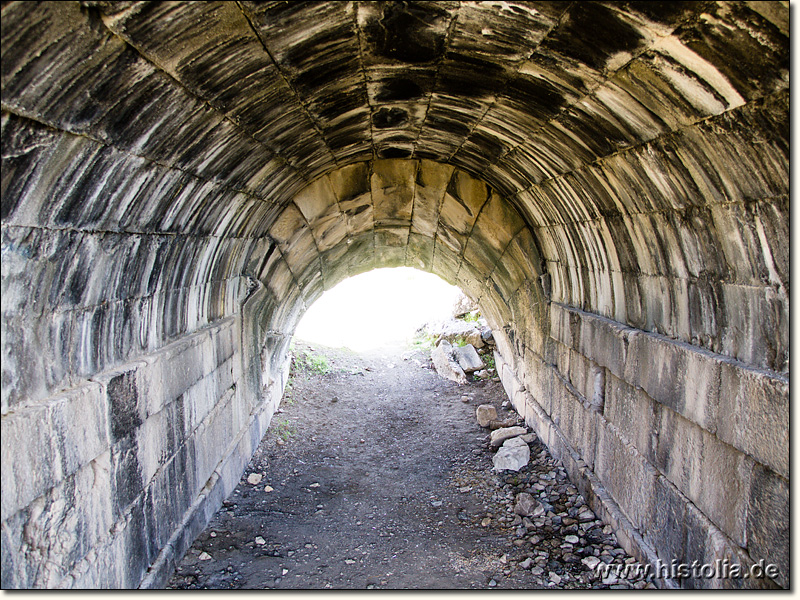 Kibyra in Karien - Gewölbetunnel als Zugang am Südende des Stadions von Kibyra