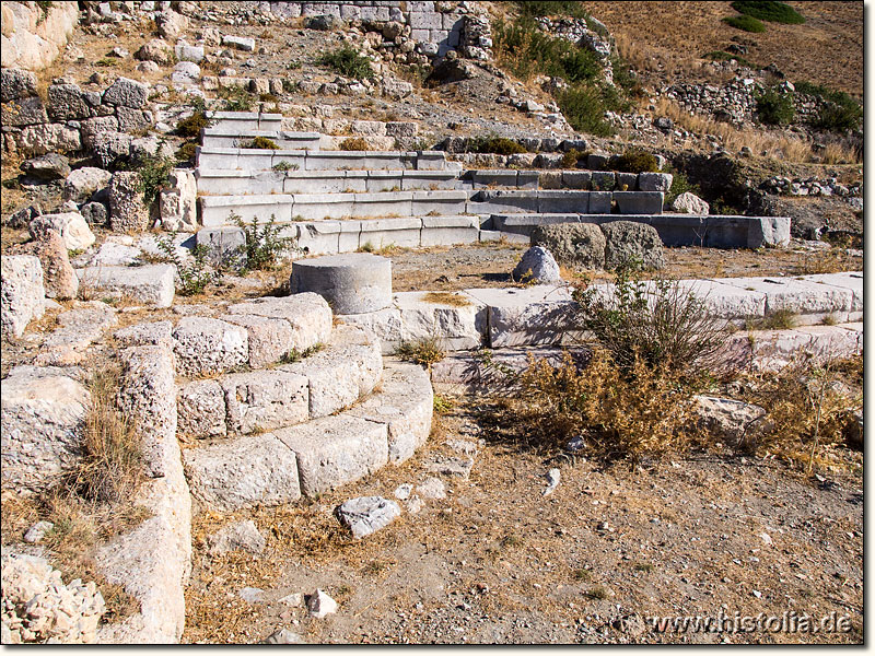 Knidos in Karien - Die wenigen erhaltenen Sitzstufen aus dem Odeon von Knidos