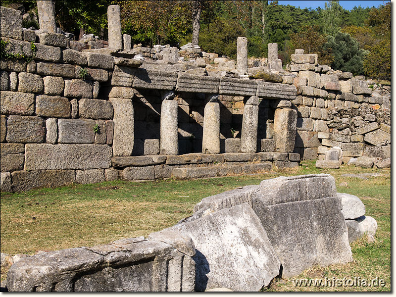 Labranda in Karien - Das monumentale Brunnenhaus auf der 3. Terrasse unterhalb der Stoa