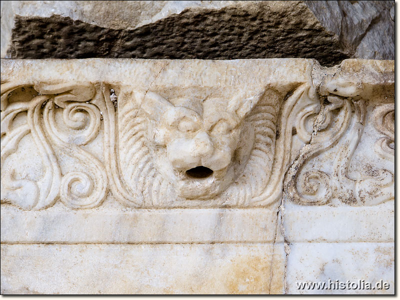 Magnesia in Karien - Ein Löwenkopf als Wasserspeier in einem Architravstein