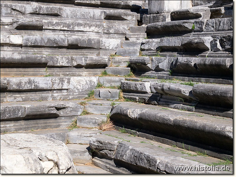 Priene in Karien - Sitzreihen und Treppenaufgang im Bouleuterion von Priene