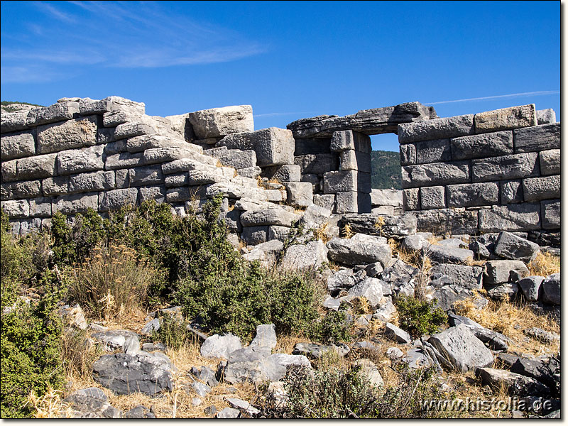 Priene in Karien - Wehrmauer und Zugang zu einem Wachturm auf der Akropolisfestung von Priene