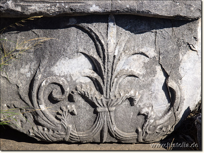 Priene in Karien - Verzierungen auf einem Architravstein des Athene-Tempels von Priene