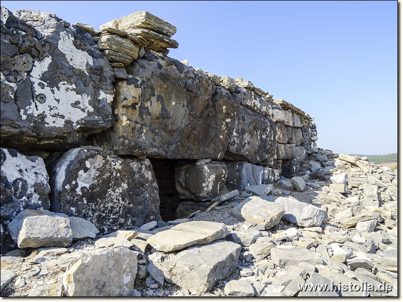 Syangela in Karien - Turmfundament mit Gewölbe; Karisches Mauerwerk: Große Steine, genau behauen