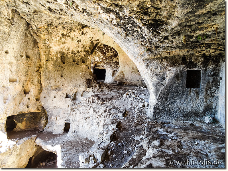 Alaoda in Kilikien - Grabnischen und 'Durchgangsweg' zur Felsenkirche von Alaoda