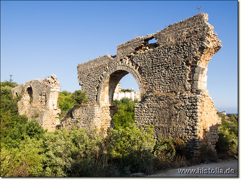 Elaiussa-Sebaste in Kilikien - Ansicht des von Osten an die Stadt führenden Aquädukts