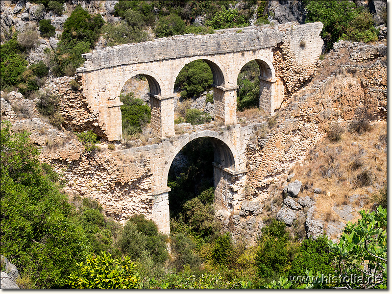 Elaiussa-Sebaste in Kilikien - Ansicht des von Osten an die Stadt führenden Aquädukts