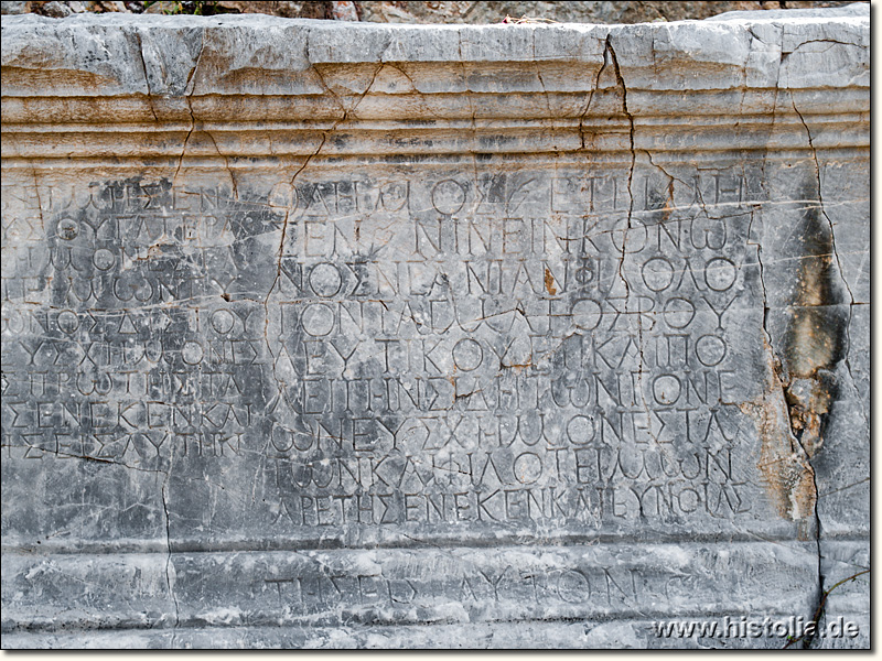 Iotape in Kilikien - 'Inschriften- bzw. Statuensockel an der 'Hafenstrasse'