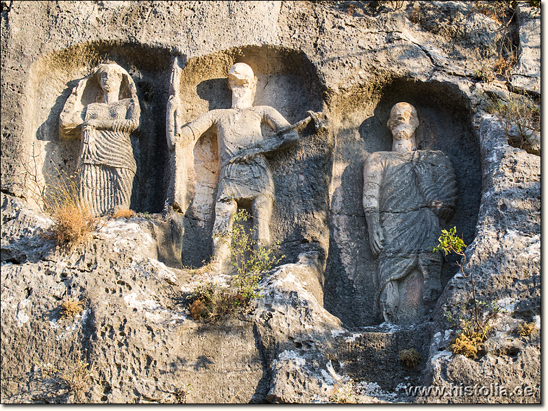 Kanytelleis in Kilikien - Reliefs an den Felsengräbern der Ost-Nekropole