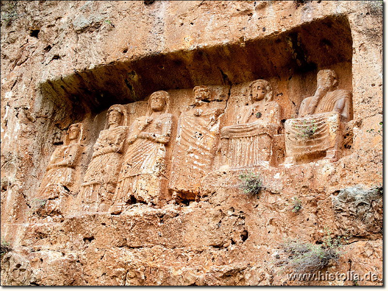 Kanytelleis in Kilikien - Relief-Abbild von sechs Mitgliedern der Familie Armaronxas