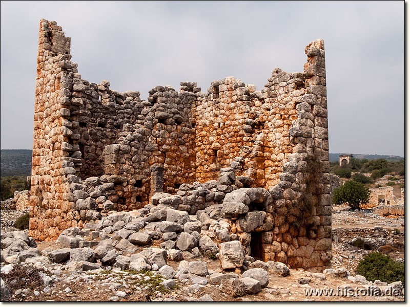Kanytelleis in Kilikien - Ehemals 3-stöckiger hellenistischer Wachturm am Südrand der Einsturzdoline