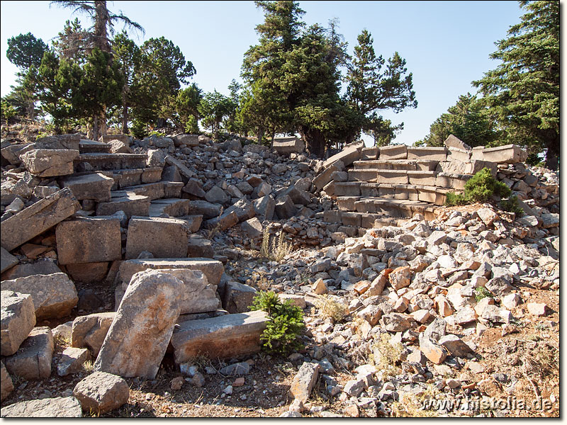 Astra in Lykaonien - Reste von Sitzreihen aus dem antiken Odeon von Astra