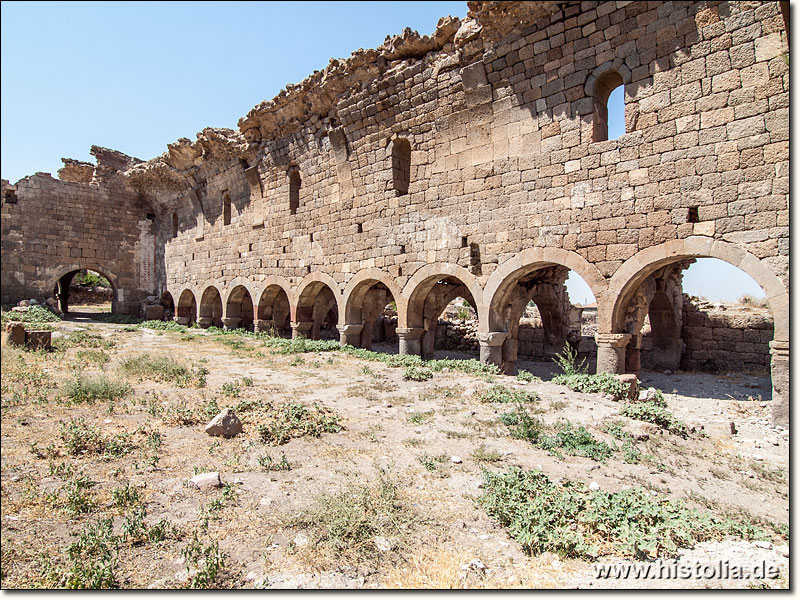 Barata in Lykaonien - Blick auf die Säulenreihe des nördlichen Seitenschiffes der Basilika 1 von Barata