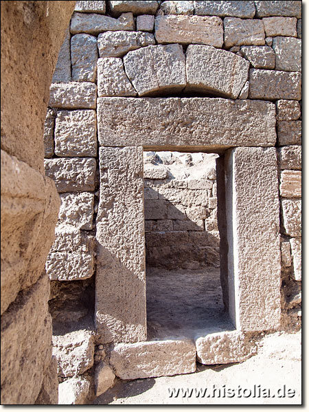 Barata in Lykaonien - Durchgang zu einem nördlichen Seitenraum der Basilika 6 von Barata