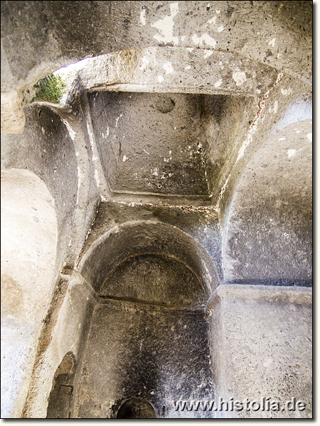Kilistra in Lykaonien - Blick in die Kuppel der kleinen Felsenkirche im Zentrum von Kilistra