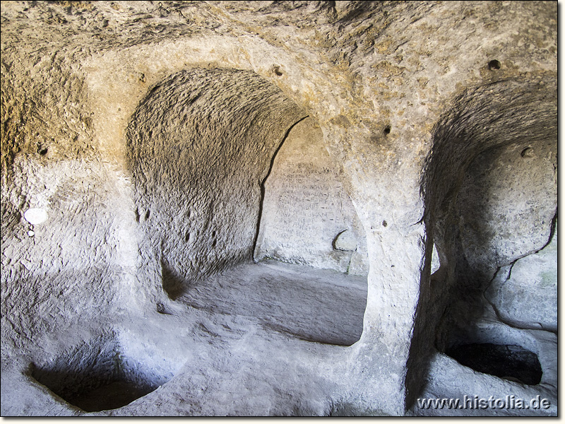 Kilistra in Lykaonien - Eine Wohnhöhle mit Nischen und Kammern aus dem weichen Fels geschlagen