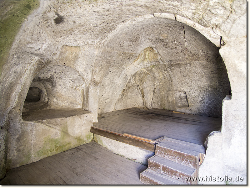 Kilistra in Lykaonien - Eine Wohnhöhle mit Nischen und Kammern aus dem weichen Fels geschlagen (Nachnutzung)