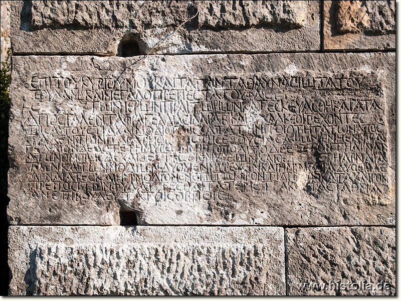 Andriake in Lykien - Inschrift 'Der Traum' an der Frontseite des Granariums
