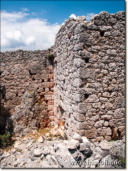Aperlai in Lykien - Die nördliche Stadtmauer mit Stadttor von Aperlai (von Innen)