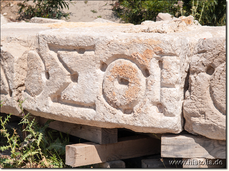 Patara in Lykien - früher mit Bronzebuchstaben ausgelegte Beschriftung des Leuchtturms