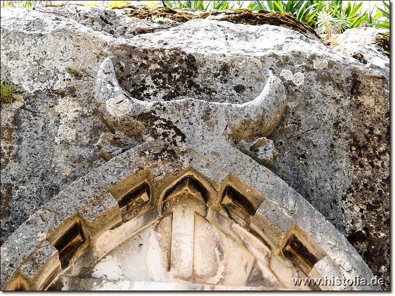 Pinara in Lykien - Stierhörner als Detail eines Grabes