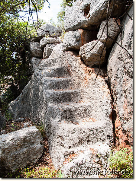 Tyberissos in Lykien - in den Fels geschlagener Treppenaufgang zum Akropolis-Südtor