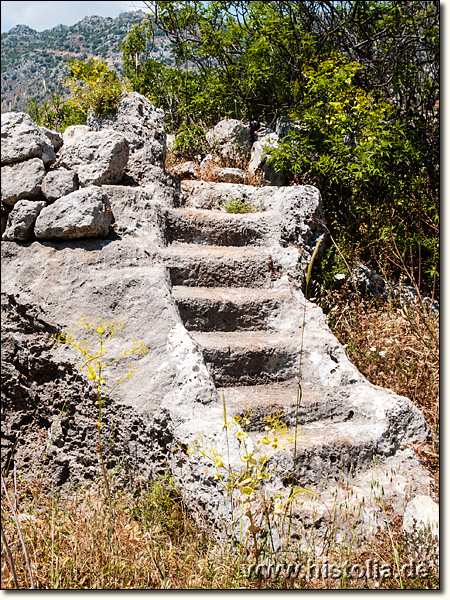 Tyberissos in Lykien - in der Fels geschlagene Treppe als Zugang zur Wohnbebauung