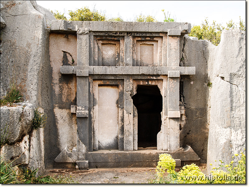 Xanthos in Lykien - Lykisches Felsengrab mit nachgebildeter Hausfassade am Akropolishügel