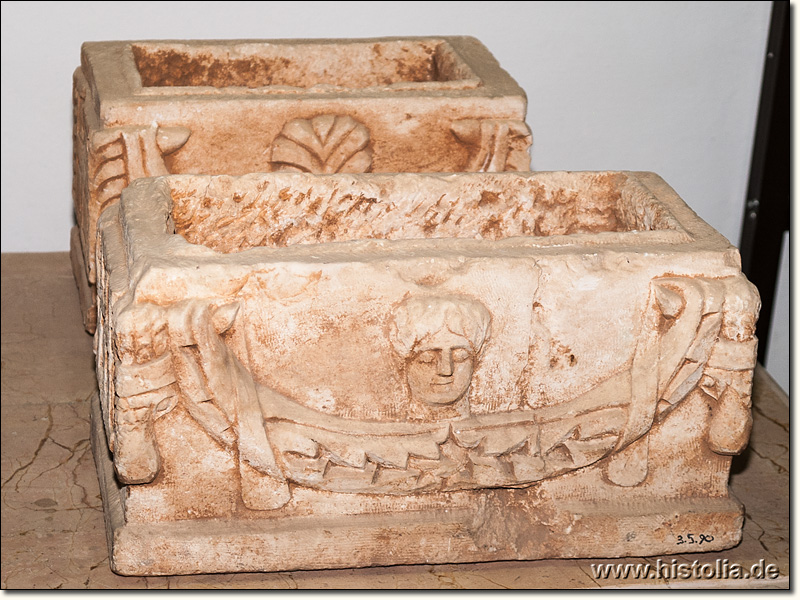 Museum von Anamur - römischer Ossuar (Knochenkasten) aus dem 1.Jh.n.Chr. 