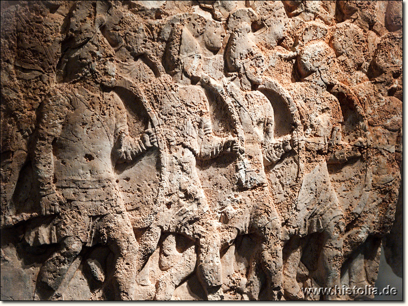 Museum von Antalya - Relief, Aufmarsch einer persisch/griechischen Armee