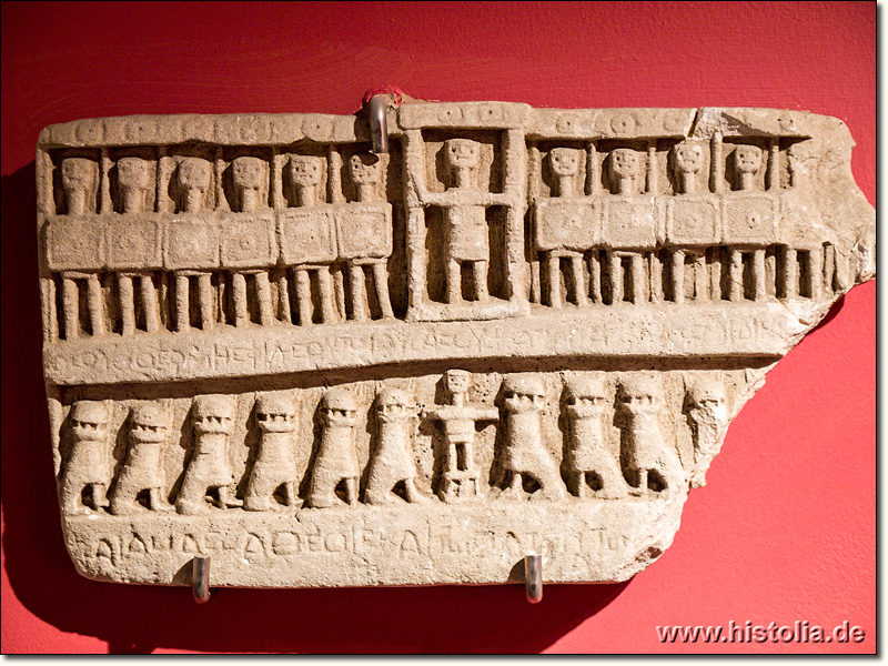 Museum von Antalya - Relief der 12 lykischen Götter gruppiert um einen Hauptgott