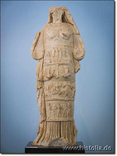 Museum von Aphrodisias - Kultstatue der Aphrodite im Museum von Aphrodisias