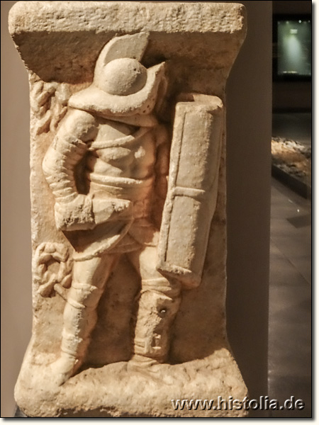 Museum von Aydin - Grabstele eines schwer bewaffneten Gladiators im archäologischen Museum von Aydin