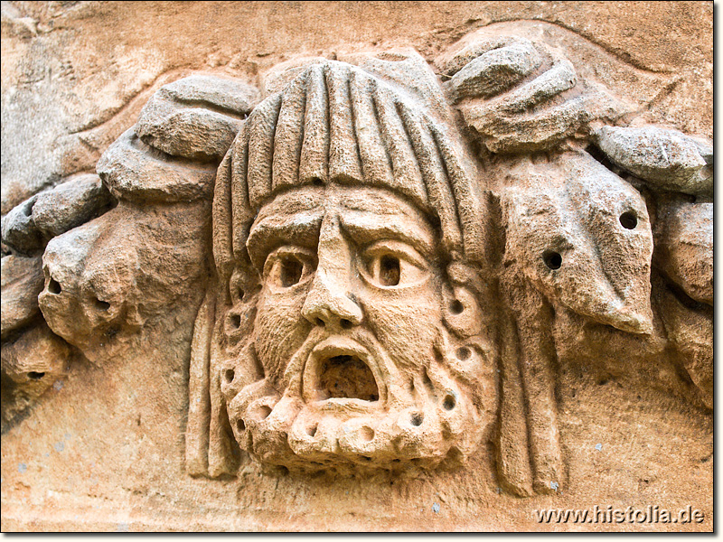 Museum von Fethiye - Abbildung einer Theatermaske aus dem römischen Theater von Fethiye