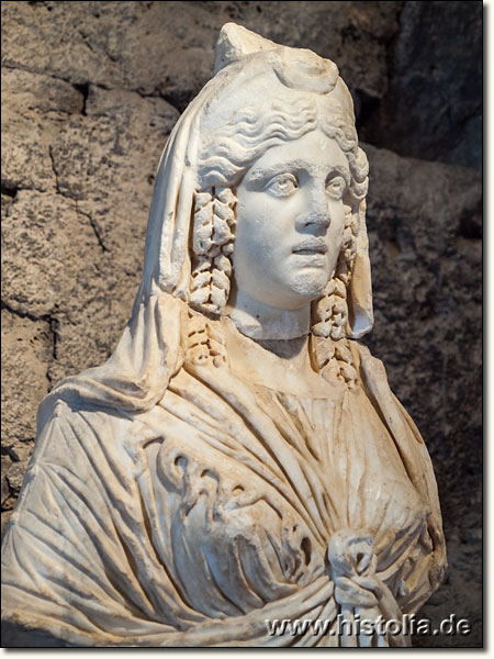 Museum von Hierapolis - Statue einer Isis-Priesterin aus Laodikeia, 2.Jh.n.Chr.